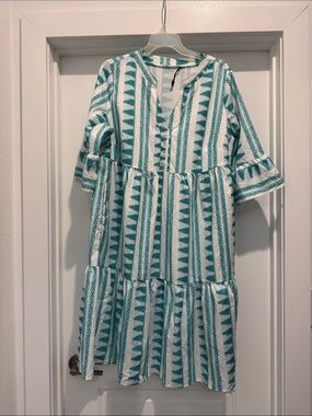 BloomChic Teal and White Tiered V-Neck Casual Dress